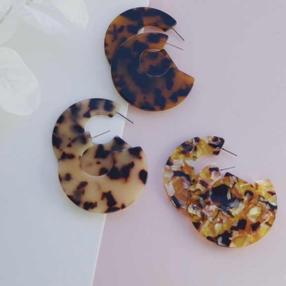 UO Style Dark Brown Tortoise Statement Earrings - Picture 7 of 8